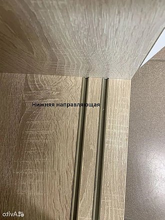 Шкаф-купе 3-х створчатый с зеркалом Сакура Сонома - нижняя направляющая