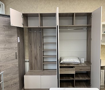 Шкаф 2-х створчатый с ящиками Урбан Кашемир - наполнение в интерьере прихожей