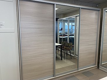 Шкаф-купе Виват 3-х дверный с 1 зеркалом 2670/600