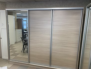 Шкаф-купе Виват 3-х дверный с 1 зеркалом 2670/600