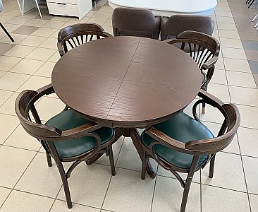 Обеденная группа с круглым столом и Венскими мягкими стульями