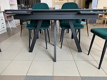Обеденная группа со столом Стокгольм и стульями Сидней