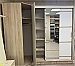 Шкаф-купе 3-х створчатый с зеркалом Сакура Сонома в интерьере с угловым шкафом
